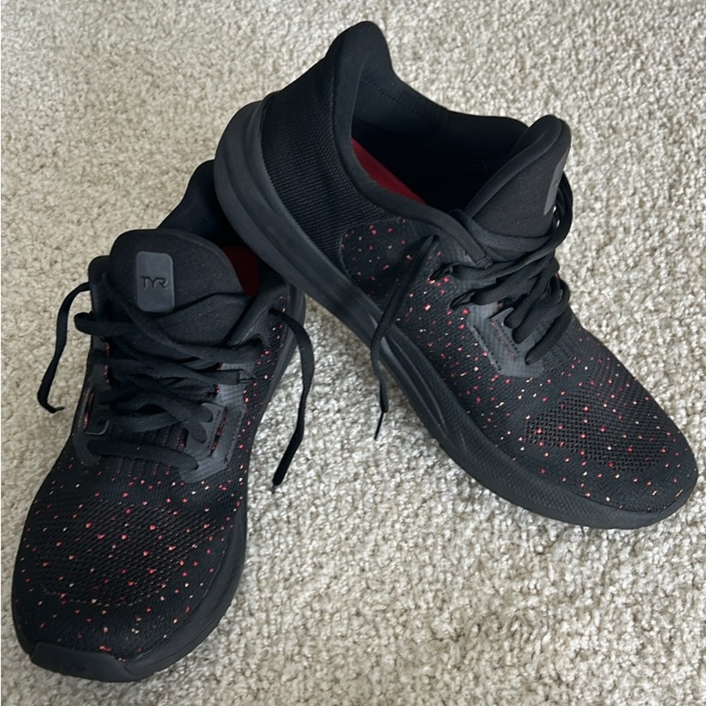 TYR TechKnit RNR-1 Trainer, men’s sz 11.5